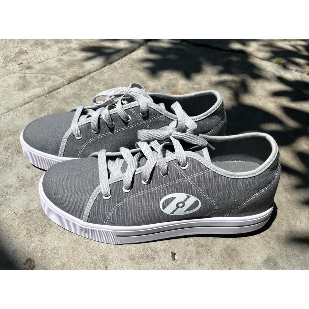 🚫SOLD🚫 Heelys Men’s Gray & White Canvas Lace-Up Low Tops Original Size US 8